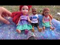 Slime Fun ! Elsa & Anna toddlers are playing outdoors - Barbie dolls - game