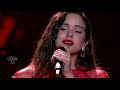 Rosalía canta en los Goya 2019 'Me quedo contigo'