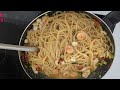 spaghetti trighetto con totani, gamberi, zucchine,pomodorini, scalogno,pepe e prezzemolo.