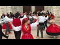 Dança portuguesa ao vivo em frente ao Mosteiro dos Jerónimos em Lisboa Portugal