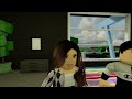 افلام روبلوكس الاب والام الاغنياء تبنوني انقذوني من البرد والمطر  Roblox movie