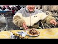 In Kashgar  Xinjiang  the giant belly buns in the big bazaar can sell 700 pieces of meat one by one