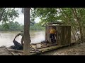 Camping hujan deras || Membangun rumah terapung dari bambu di sungai besar