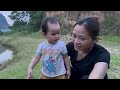 Kind Man Had His First Meal With A Single Mother And Happy Smiles