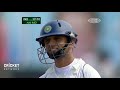 Rahul Dravid Waves His Bat After Scoring 1 Run from 40 Balls | Crowd Cheers And Applauds