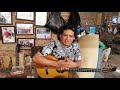 Lin Angulo Los kjarkas  con una guitarra RAMIREZ russ