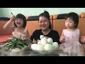 Ba mẹ con thử thách ăn trứng vịt lộn | tập 1