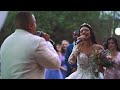 Noivos cantam no casamento a mesma música que cantaram no dia em que se conheceram! Veja até o final