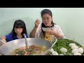 Ăn thử lẩu trứng vịt lộn | Nguyen Ty vlog