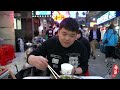 The eldest sister in Wuhan sells beef offal, and the table fills the entire street