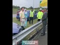 Agong Selamba Je Panjat Besi Pembahagi Jalan. Daulat Tuanku!