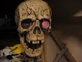 Mango - animatronic skull - Silence!