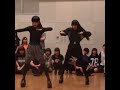 Japonesas bailando sincronizadas