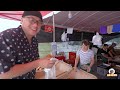 Street food at the Yellow River night market in Yuncheng, Shanxi山西运城黄河夜市，乡宁空心月饼，双层馍夹肉，阿星吃涮牛肚豆皮