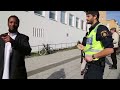 Svensk-somalier debatterar yttrandefrihet med polisen i rinkeby