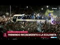 LA COPA DEL MUNDO LLEGÓ A ARGENTINA DE LA MANO DE MESSI 🔥 ¡EL RECIBIMIENTO FUE UNA LOCURA DE GENTE!