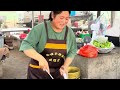 In Linyi  Shandong  a single elder sister in the village sells whole pig soup. One person earns mon