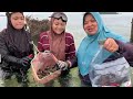 Berburu Kerang Kampak di Pulau Cipir Jakarta
