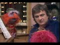 Muppet Show. Animal attacks Dudley Moore