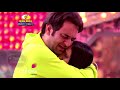 Vikas Gupta's Mother HUGS Shilpa Shinde | Bigg Boss 11