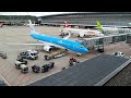 Airplanes at Zurich airport: arrivals and departures / Flugzeuge am Flughafen