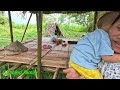 Poor disabled family: The whole family worked together to complete the bamboo hut