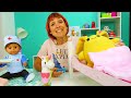 ¡Juegos al doctor con juguetes de peluche, Bebé de Mamá de Lucky y Minimi!