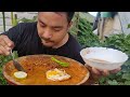 my small poltry and kitchen garden tour || eating spicy noodles and sunny side up eggs.