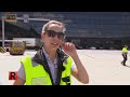 Der Job als Ramp Agent 🛫 Mikrokosmos Flughafen Wien! | Die Reportage | ATV