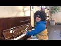 【Piano Prank】Pianist pretend to beginner play the piano at music instrument store