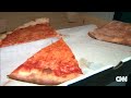 Pizza delivery guy gets insulted, Internet gets revenge