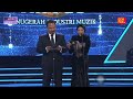 Ziana Zain & Dato’ M.Nasir - Award Presenter @ Anugerah Industri Muzik (AIM 23)