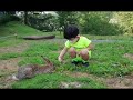 토끼 밥주는게 너무 무서운 3살 아기 :)