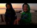 Camping on Abandoned Island - Fishing Crabbing & Coastal Foraging (Catch Cook Camp)