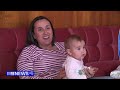 Comedian asks mother and baby to leave show over noises | 9 News Australia