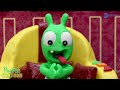 Pea Pea Playing with Red vs Blue Vending Machine - Kid Learning - PeaPea Cartoon
