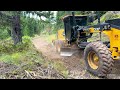 How Legendary Grader John Deere Repairs the Road That Hasn't Been Used for Five Years #grader