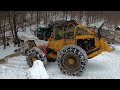 Nakladanie dreva s Tatra Phoenix a pomoc od LKT 81 turbo  . Keď ruka na Tatre nevládze