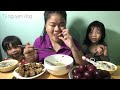 Ba mẹ con ăn gà lá e｜Nguyen Ty vlog