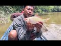 Orang Orang Ini Nekat Mancing Menerobos Banjir Saat Air Sedang Besar Besar nya Beginilah Akibatnya