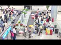 Toàn Cảnh  Chị NY Lấy hành  lý  từ  Thái Lan về.  Cùng Chị Loan anh Sang