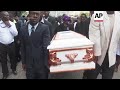 Cientos lamentan la muerte de misionero y de pareja de EEUU asesinados por pandillas en Haití