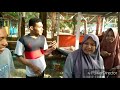 Tantangan makan buah pala sambil senyum dan hanya cewek cantik yang berhasil