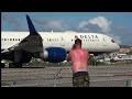 Very low pass ! Maho Beach, Sint Maarten SXM 🇸🇽 Plane Spotting / Princess Juliana Airport close up