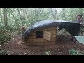 Solo camping hujan deras,membangun cabin bambu tempat perlindungan bushcraft dihutan.