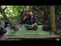 Full video: Survival in the rain forest. Where there are dangerous wildlife. Solo Bushcraft.