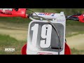 Le champion du monde Mickaël Pichon, remonte sur la Honda CR 125 de 1993 d'un abonné !!