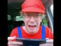 Mario krijgt rijles! 😂🚘