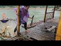 TIMELAPSE: The girl made her own raft and trapped a lot of fish