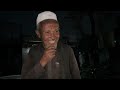 戰亂後的阿富汗,遍佈孤老寡幼,80歲老爺爺靠體力艱難養家讓人心酸，一部推車是他們的全部